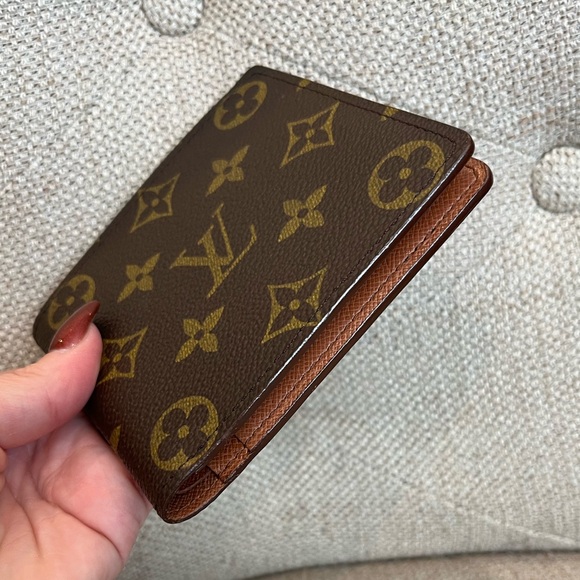 SALE ⏰ Louis Vuitton Monogram Bifold Wallet - Picture 10 of 12